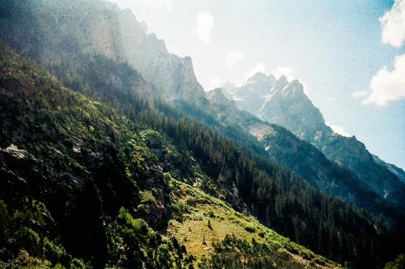 Mountain side shot on Fujifilm Superia X-TRA 400 with a Minolta Freedom Zoom 70, by Katelin