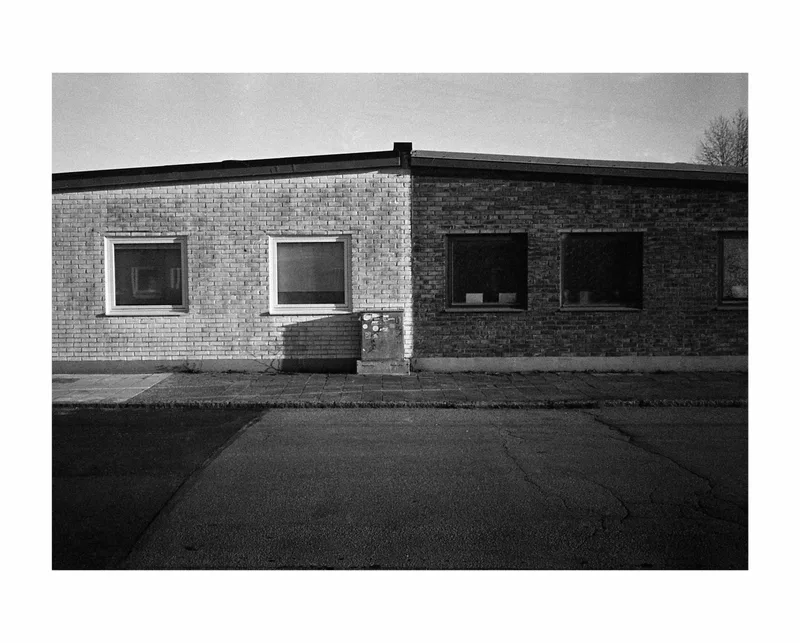 Contrast shot on Foma Fomapan 400 Action with a Minolta Hi-Matic AF, developed at المَرتع/al_mart3, by Obey