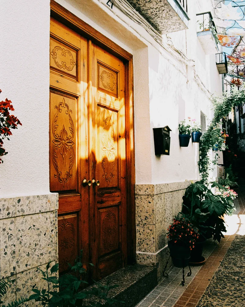 Film photo shot on Lomography CN 100, by Rebecabalas_