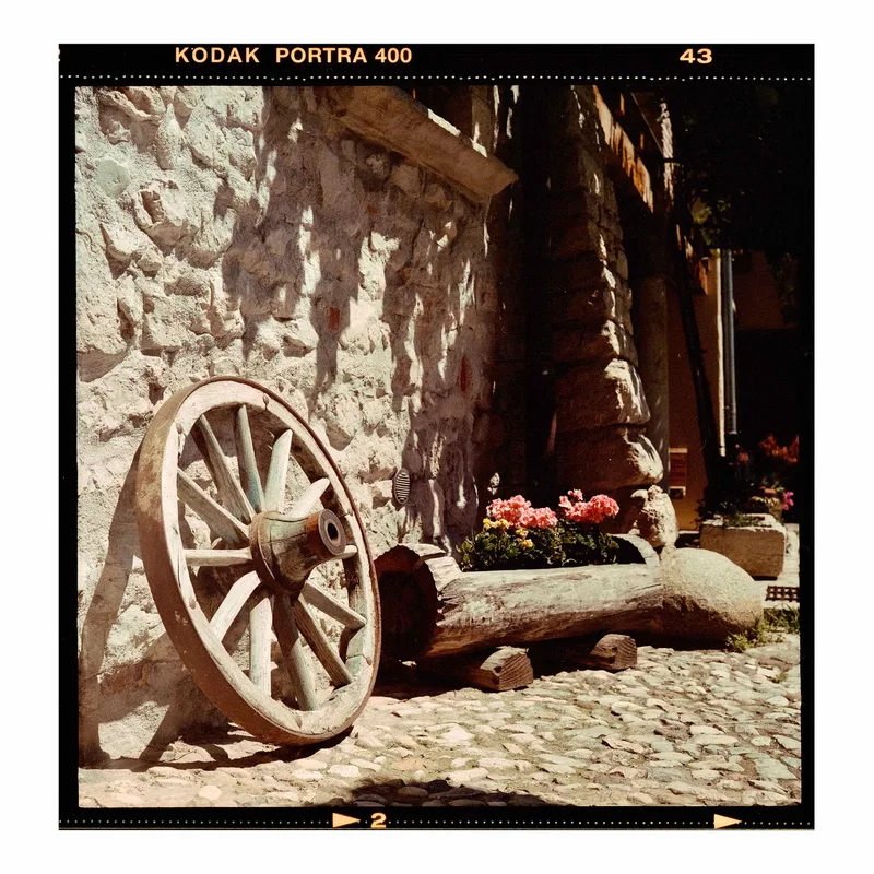 Angoli shot on Kodak Portra 400 with a Pentacon Six TL, developed at DevbyJannis, by Alessandro Benevento