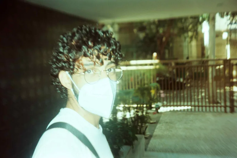 fili pré-cinema shot on Kodak Vision 3 250D with a Olympus Superzoom 700 XB, by fili