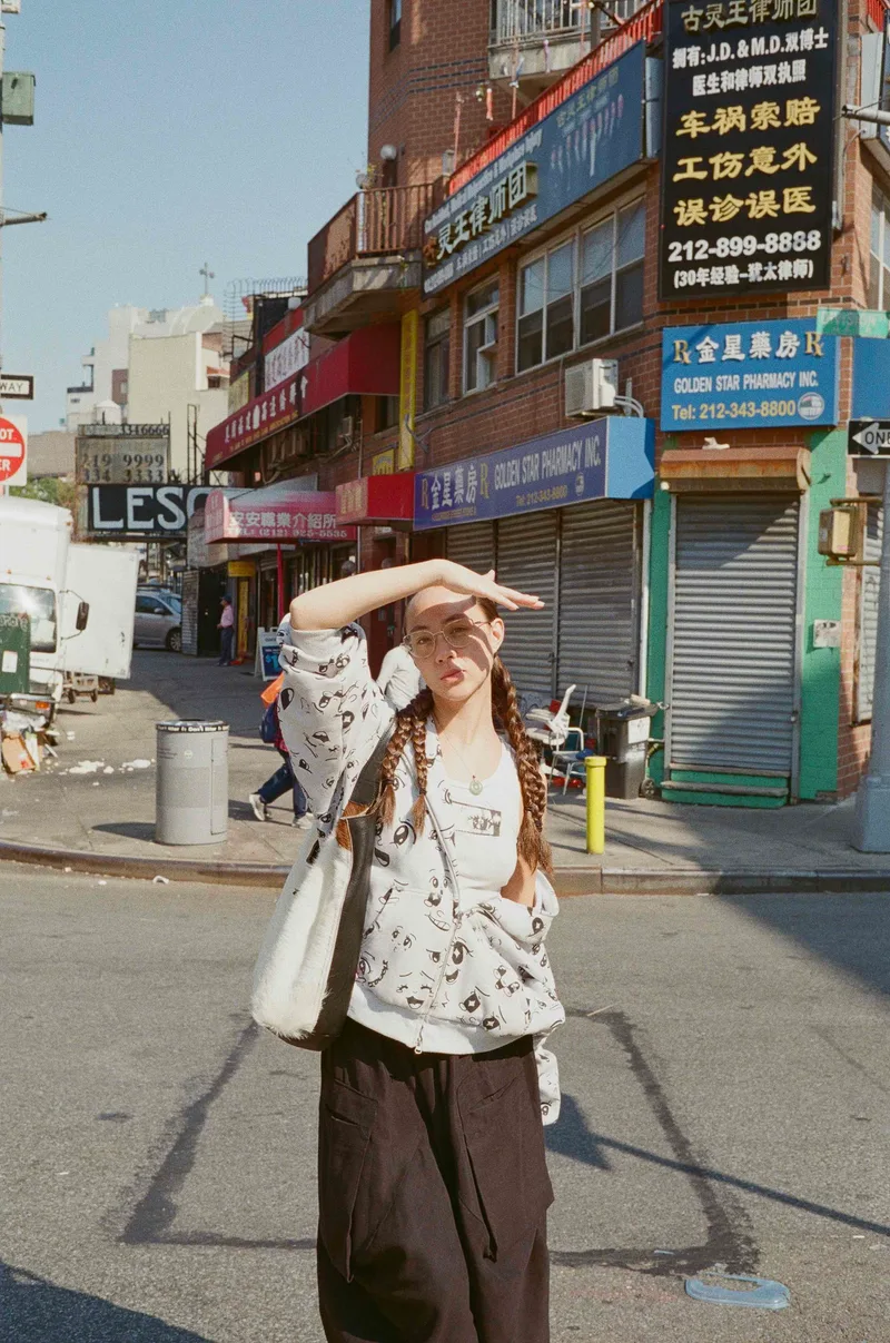 chinatown, manhattan, new york shot on Fujifilm 400 with a Leica M3, developed at Luster Photo, by Eric Wefald - Huang