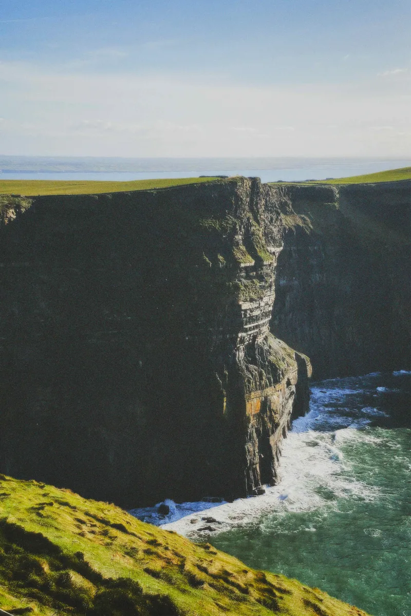 Cliffs of Moher shot on Kodak Portra 800 with a Kodak FunSaver, by Manon
