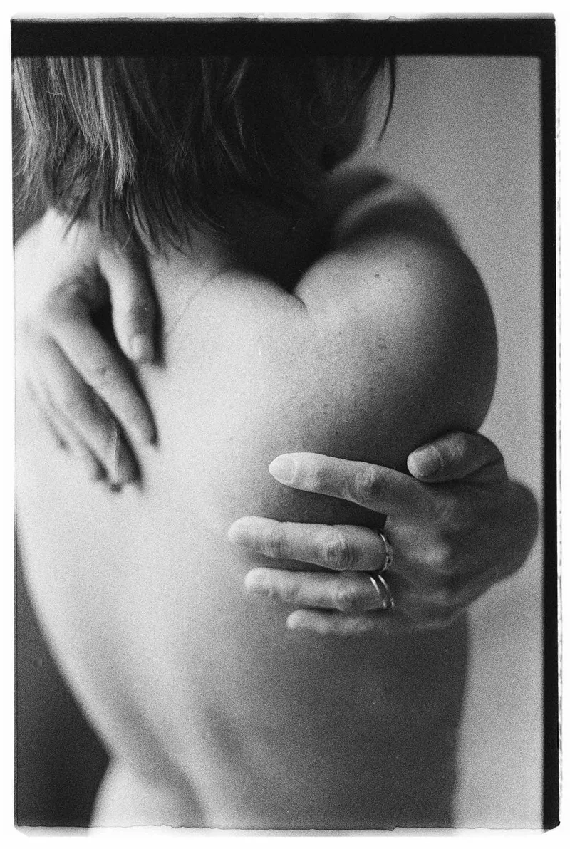HUG shot on Fujifilm Neopan 400CN with a Canon A-1, developed at Carmencita, by •yooyye•