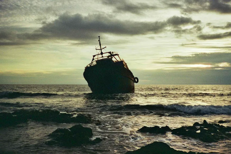 Wreck shot on Adox Color Mission 200 with a Contax T2, developed at Dagophoto, by Lorocco