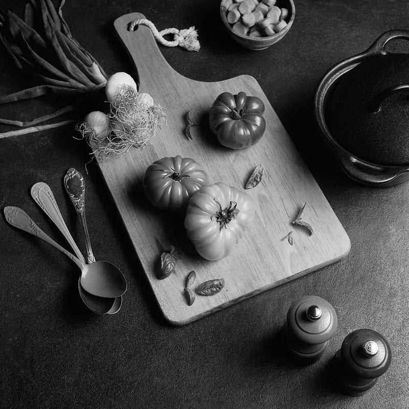 Tomates shot on Kentmere 200 with a Hasselblad 500CM, by Cyril b.