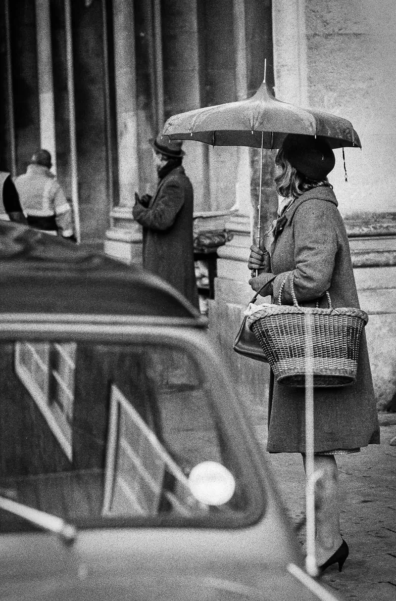 Daily Errands shot on Ilford HP5 Plus 400 with a Voigtländer Bessa R3M, by Richard Vialet, ASC