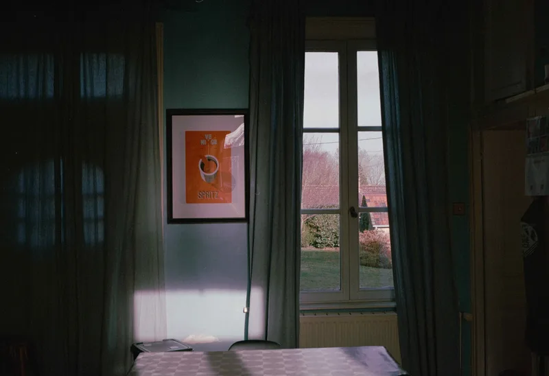 Film photo shot on Kodak Portra 400 with a Leica IIIC, by Aurore