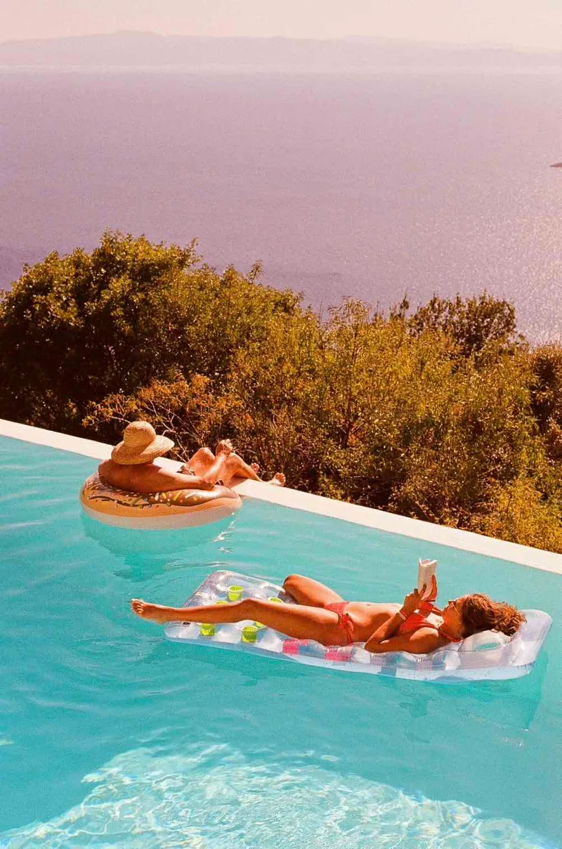relax in the pool shot on Kodak ColorPlus 200 with a Minolta X-300, developed at Nation Photo, by Adèle