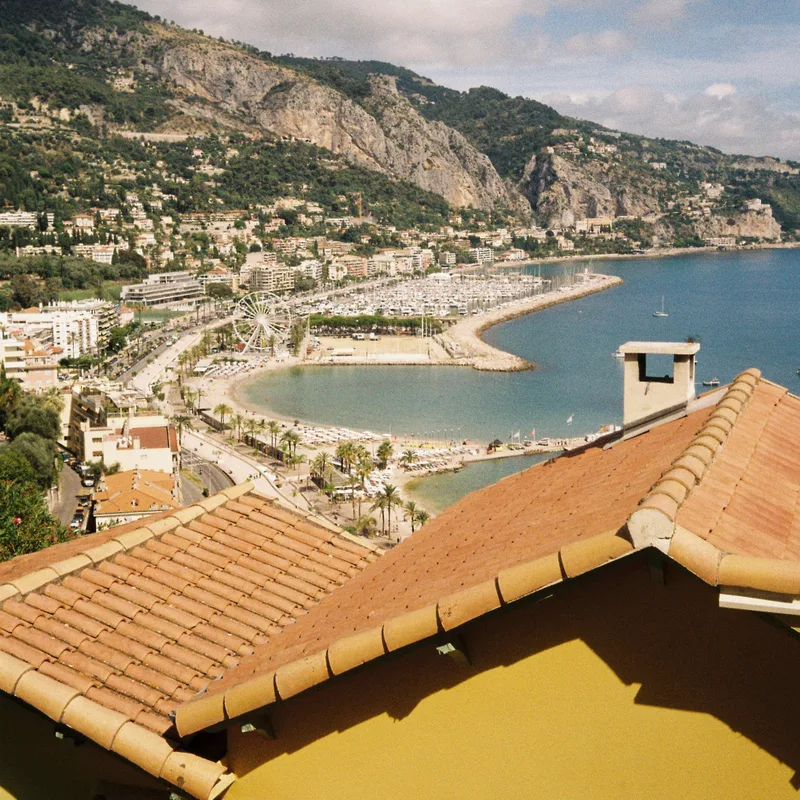 Film photo shot on Kodak Gold 200 with a Olympus AF-1 Super, developed at Chambre Noire Nice, by Steph