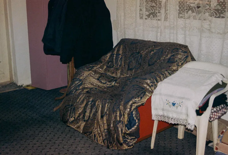 the old house shot on Fujifilm FujiColor C200 with a Nikon F55, by Ana Rusu