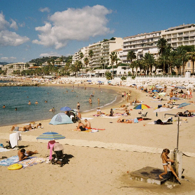 Film photo shot on Kodak Gold 200 with a Olympus AF-1 Super, developed at Chambre Noire Nice, by Steph
