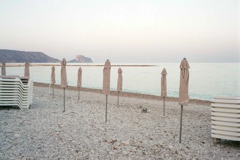 Winter beach shot on Fujifilm Pro 400H with a Voigtländer Bessa R3, developed at 1826 film lab, by Raúl Barroso