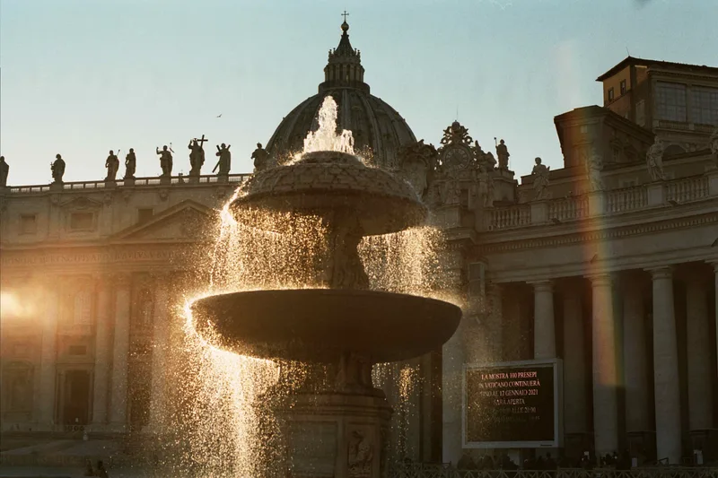 Luce a Roma shot on Kodak Portra 400 with a Minolta SR-T 101, by Lorocco