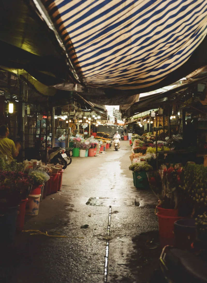 Saigon street market shot on Kodak Gold 200 with a Fuji GA645Zi, developed at Underdog Film Lab, by Rocky