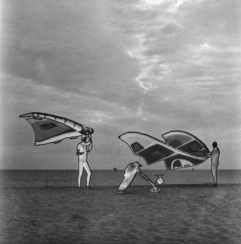 Solarized kite surfers shot on Foma Fomapan 400 Action with a Yashica Mat 120G, developed at Home / Self-Developed, by Christelle Camus