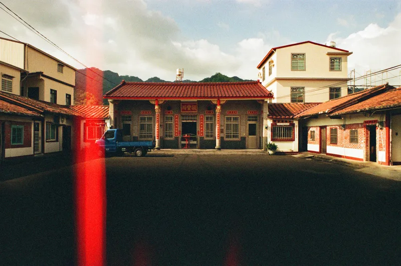 Meinong Sanheyuan, Taiwan shot on Adox Color Mission 200 with a Yashica AF 230, developed at 自由數位, by Calvin W