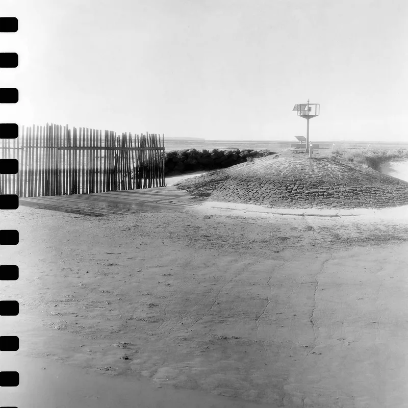 Washi K shot on Washi Washi k with a Rolleicord Vb, developed at Home / Self-Developed, by Cyril b.
