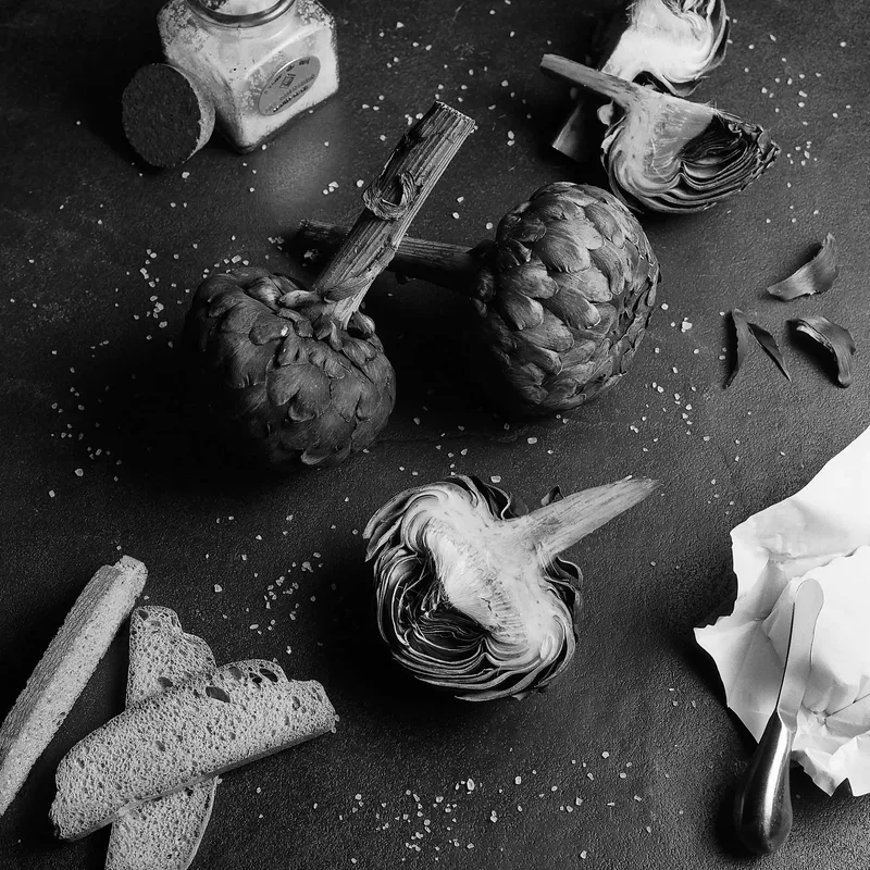 Artichauts shot on Kentmere 200 with a Hasselblad 500CM, by Cyril b.