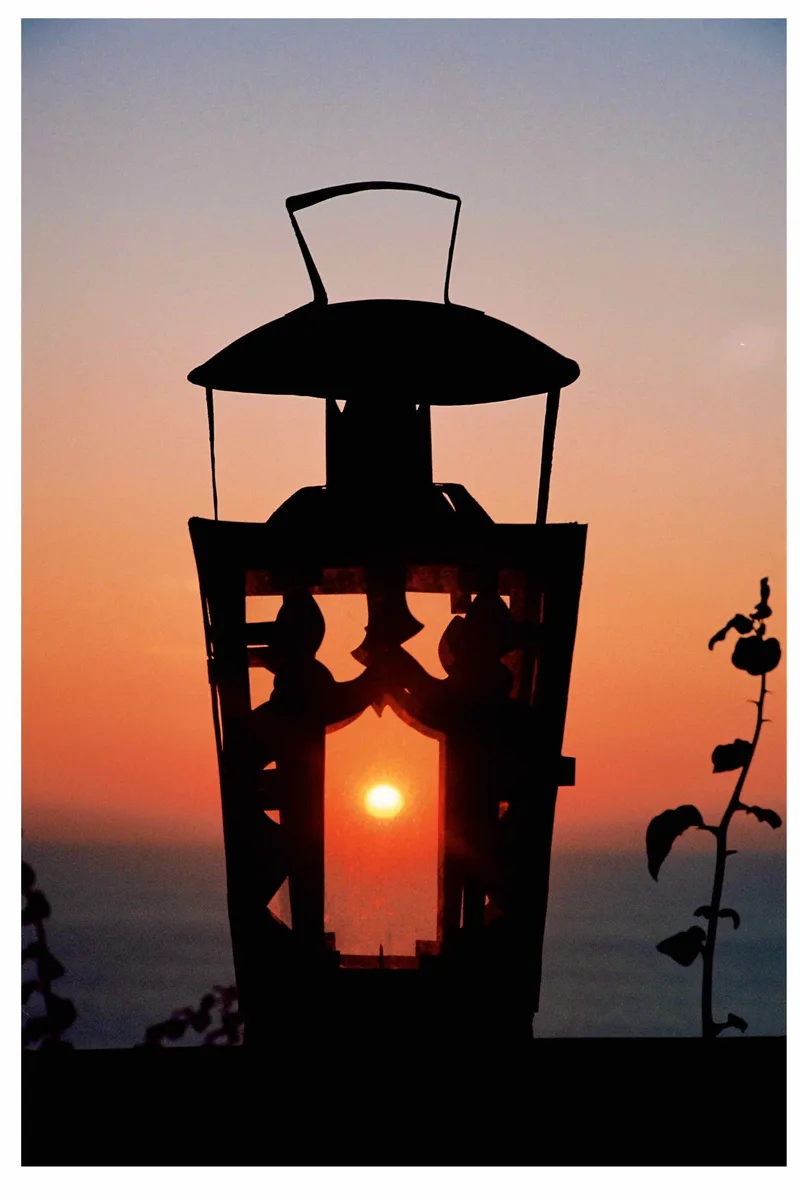 The lantern shot on Kodak Ektar 100 with a Canon FTb QL, developed at Espace Photo, by Federico Rossetto
