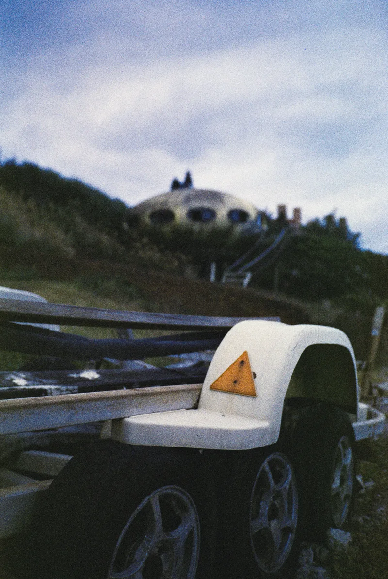 👽 shot on Harman Phoenix II 200 with a Olympus Mju-II, developed at 麗來攝影, by Calvin W