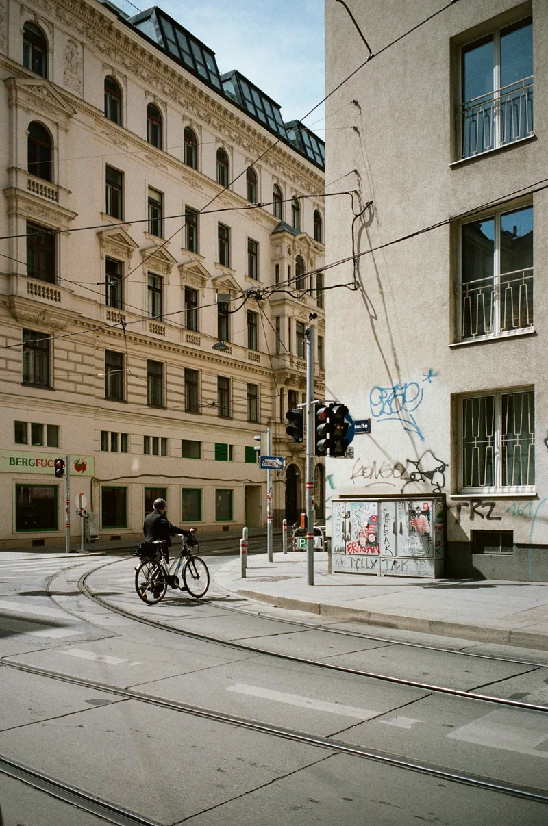 Little walk in Vienna #3 shot on Kodak Portra 160 with a Leica M4, developed at On Film Lab, by Hui
