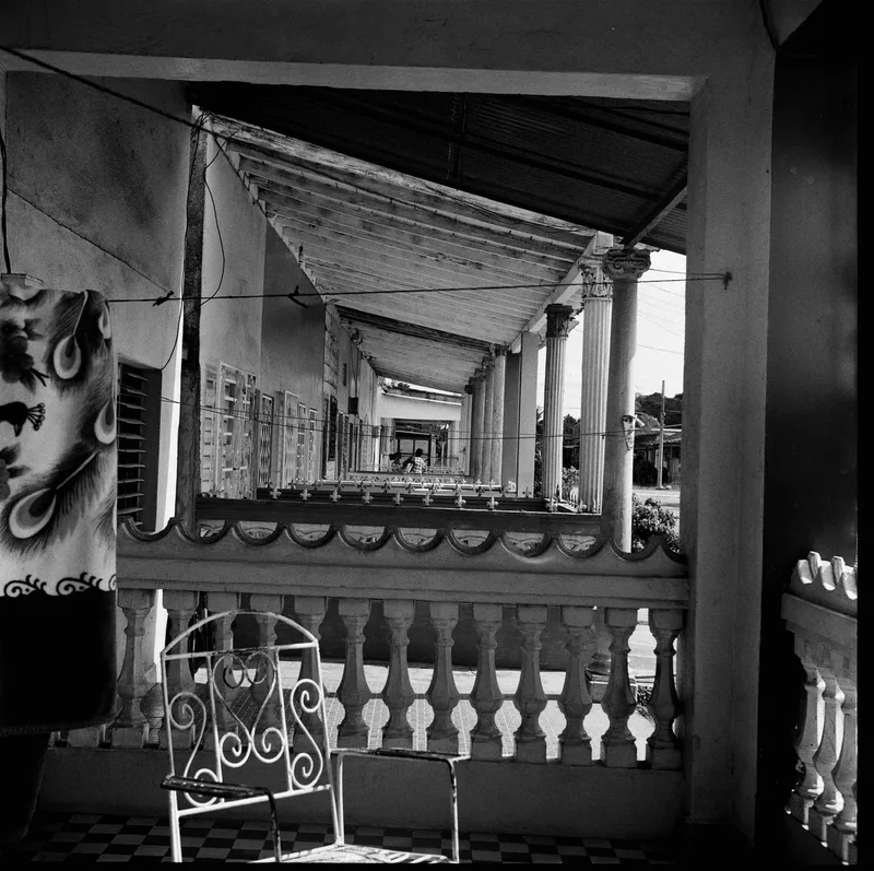 Casas de Placetas shot on Ilford HP5 Plus 400 with a Rolleicord, developed at Not Another Film Lab, by Carlos Mas Jr