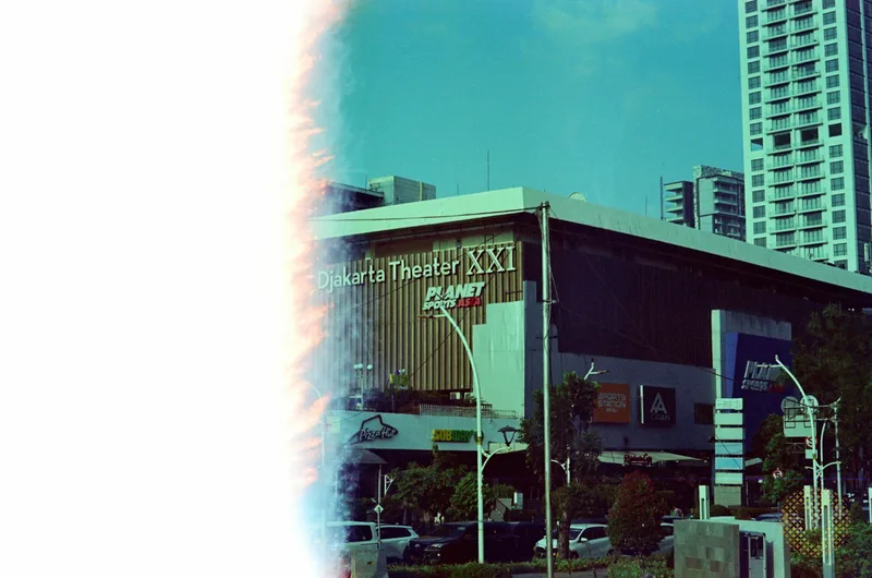 Djakarta Theater shot on Anak Analog Boen Jakarta with a Minolta XD, by Verlichtend