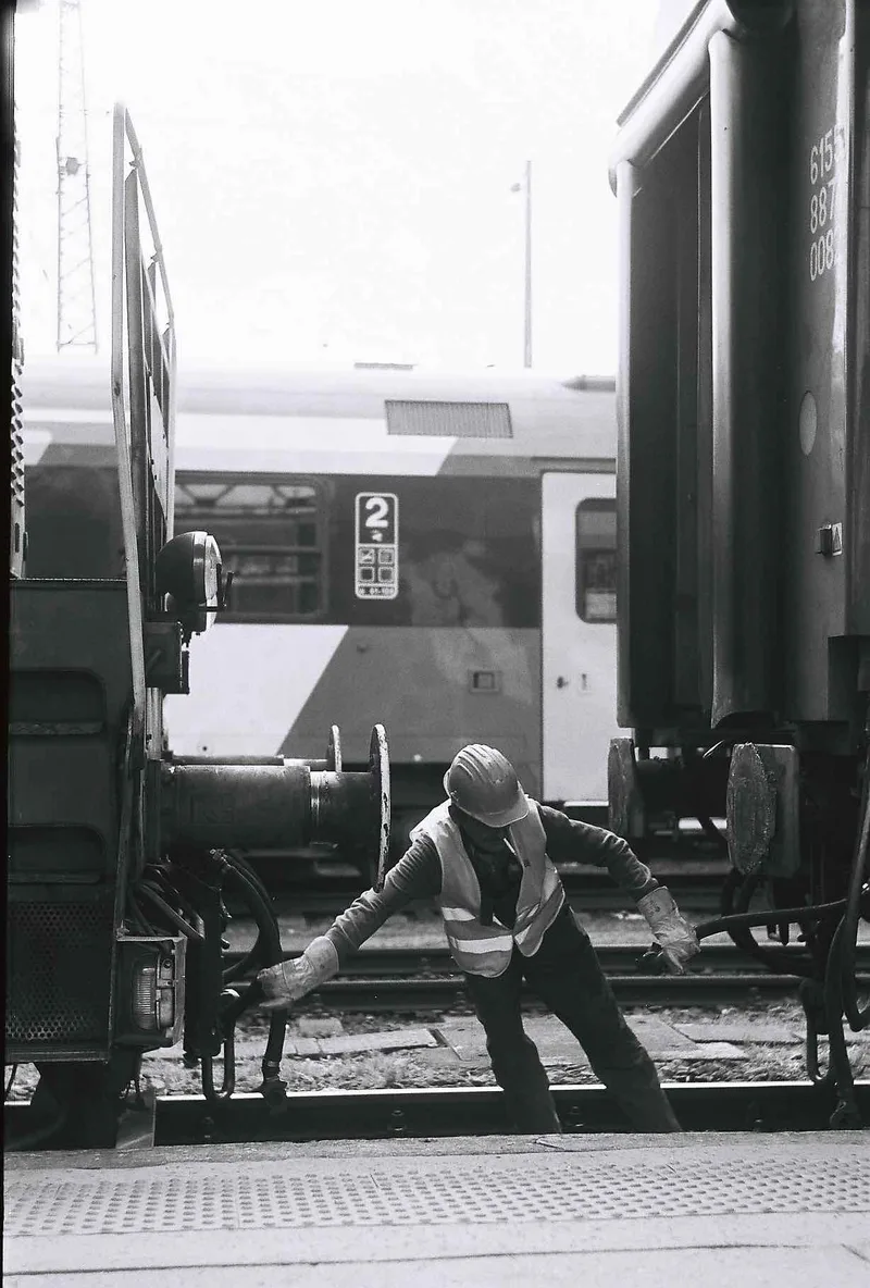 Back to work shot on Ilford HP5 Plus 400 with a Zorki 4, by Gab