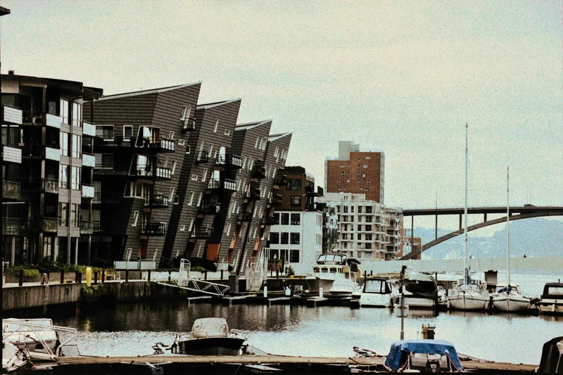 Somewhere in Bergen shot on Fujifilm FujiColor C200 with a Olympus IS-3000, developed at SuperFoto, by Herkus