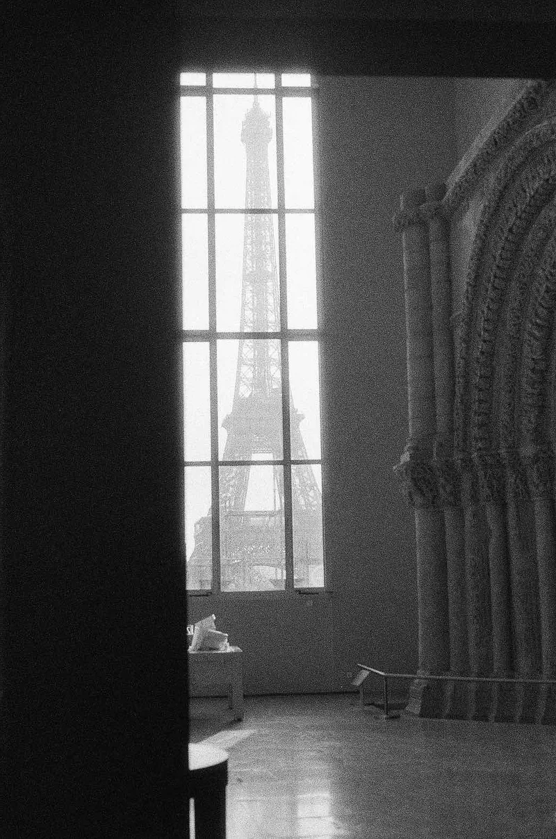 la tour vue de la cité de l’architecture shot on Ilford Delta 3200 with a Olympus OM-10, developed at Nation Photo, by damiano