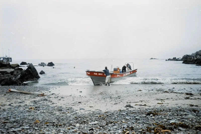 Quintay boat shot on Lomography LomoChrome Metropolis 100 with a Olympus XA, developed at Laboratorio Fotográfico JPF, by Oscar Quiroz