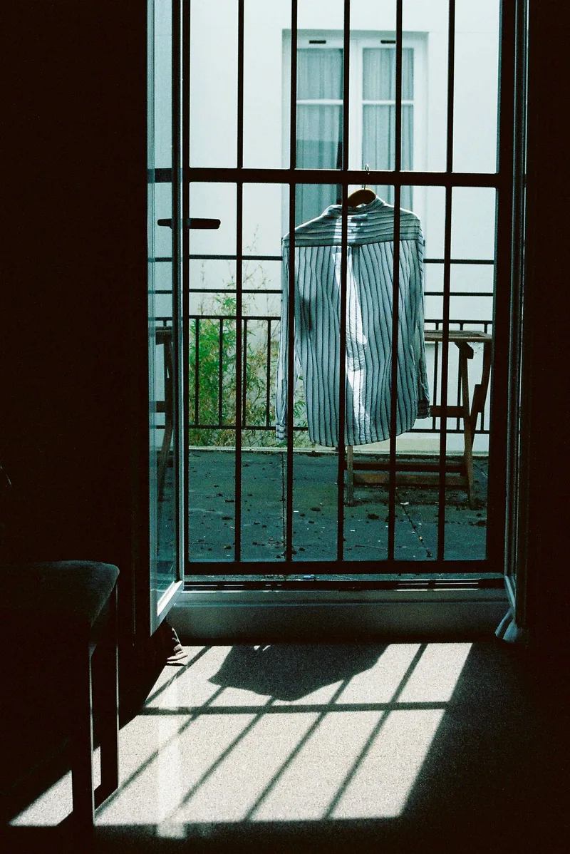 Paris hotel shot on Candido Collective Candido800 with a Canon AE-1 Program, by isoniceo