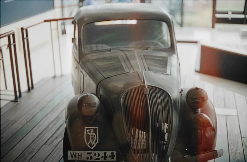 History shot on Cinestill 800T with a Nikon F3 HP, developed at Photo Labo, by Cheikh