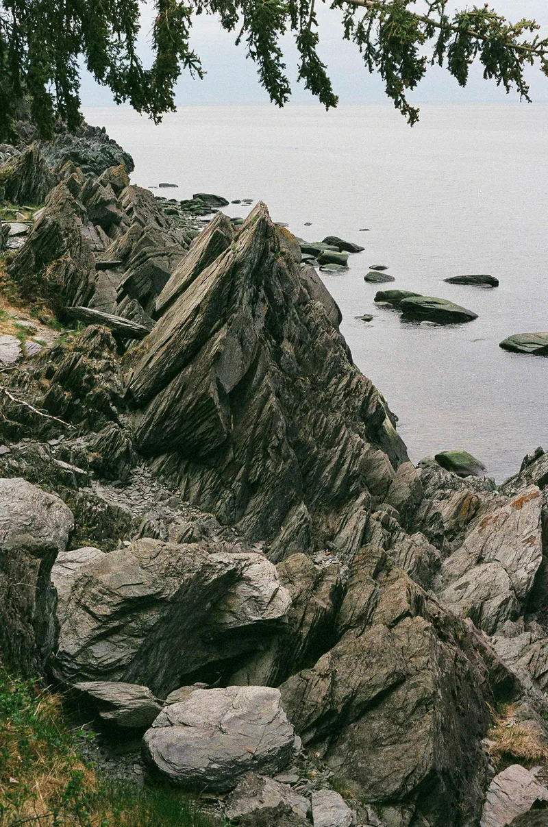 Le Tour du Cap à l'Orignal shot on Kodak Gold 200 with a Minolta SR-T200, developed at Photo St Denis, by Marc Argentique