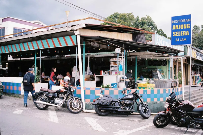 Lunch shot on Kodak Portra 400 with a Leica M6, developed at Bang Bang Geng