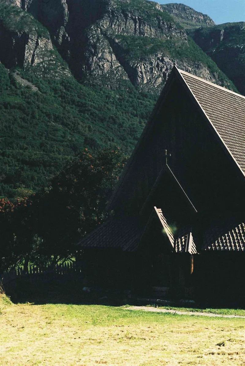 Øya shot on Kodak Proimage 100 with a FED 2, by Raf