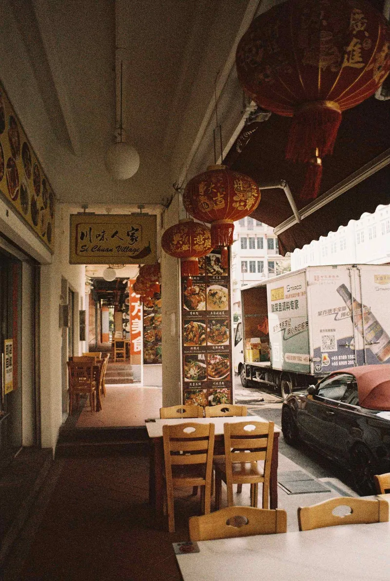 Singapore shot on Orwo Wolfen NC500 with a Ricoh KR-5 Super, by Grainbound