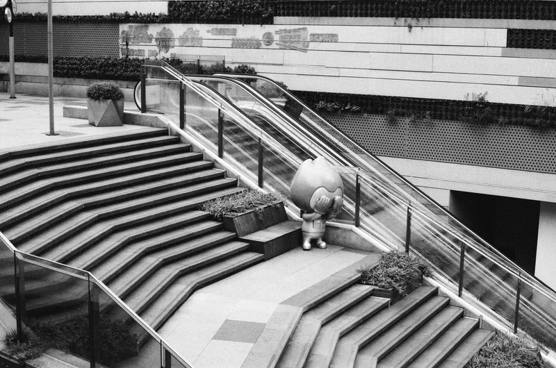 Too Shy shot on 乐凯 SHD Lucky 400 with a Canon EOS 1V, developed at Bobo Film Lab Chongqing, by BadMonkey