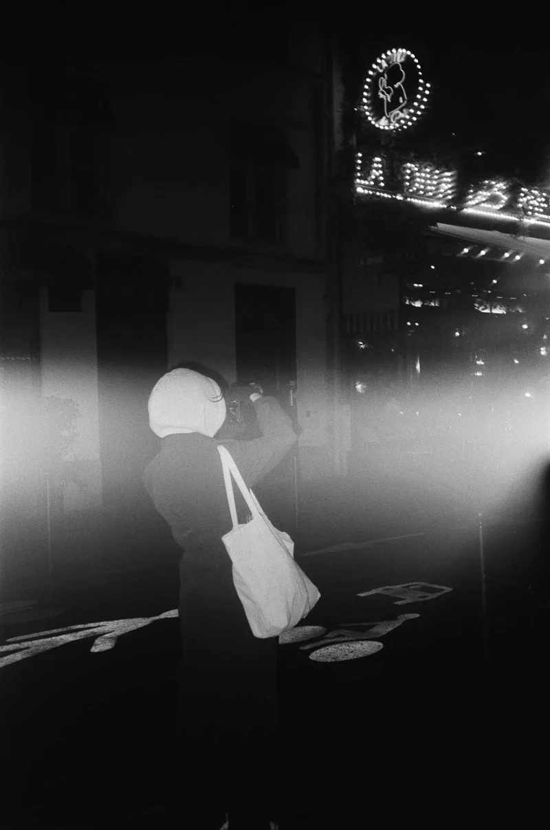 spotlight shot on Ilford HP4 with a Konica Zoom1235, developed at Reportage Image, by Eve