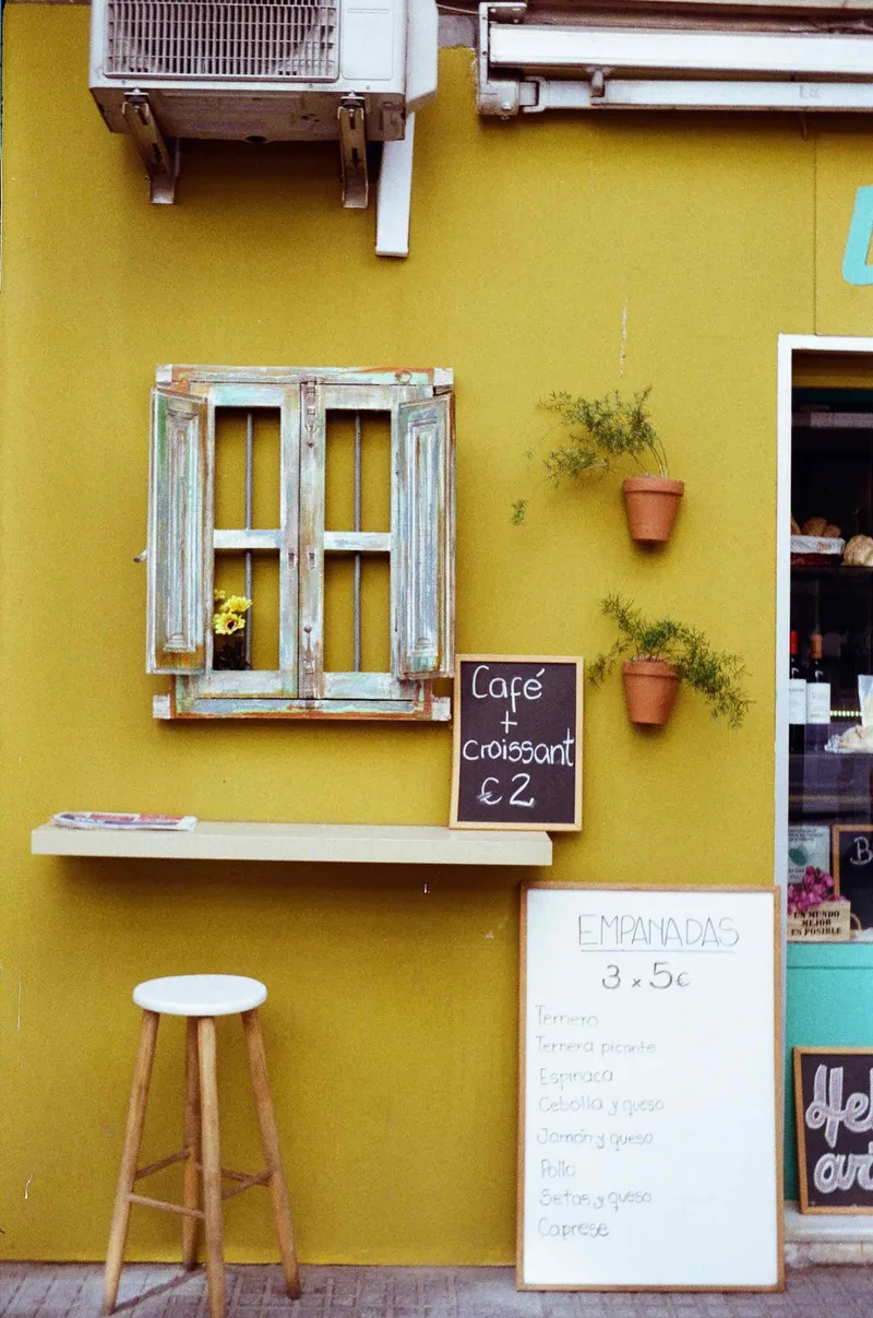 Coffee break ? shot on Kodak Gold 200 with a Beirette VSN, by Gab