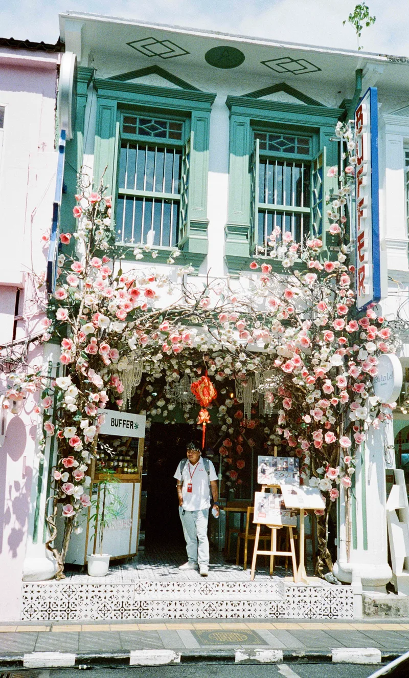 Film photo shot on Lomography CN 800 with a Nikon L35AF, developed at Showa, by Kyle Soriano