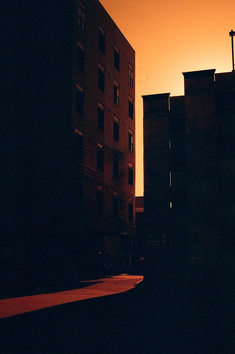 beam shot on Lomography Redscale XR 50-200 with a Canon AE-1, developed at theFINDlab, by chambrelame