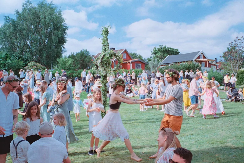 Midsommar shot on Fujifilm FujiColor C200 with a Leica M6 Classic, developed at Home / Self-Developed, by Green