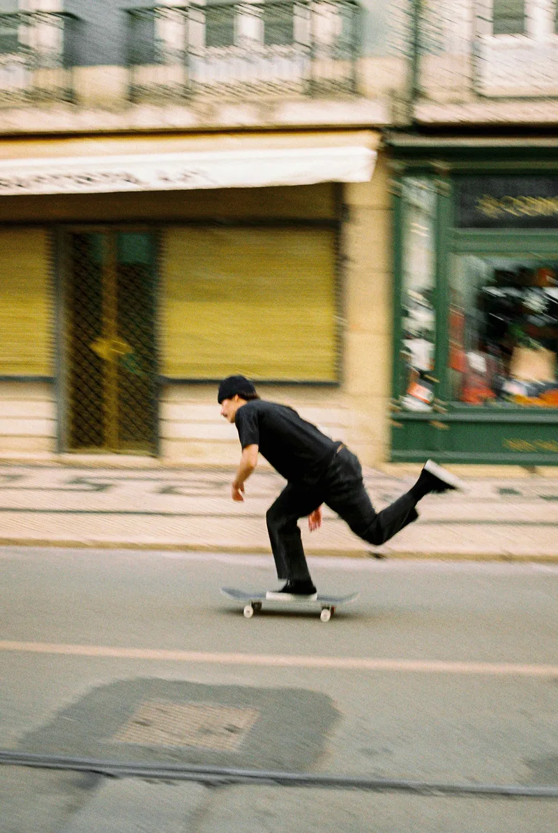 Alex Furtado shot on Kodak Gold 200 with a Canon EOS 300, developed at Lx_aomilimetro, by Ruben Morais Claudino
