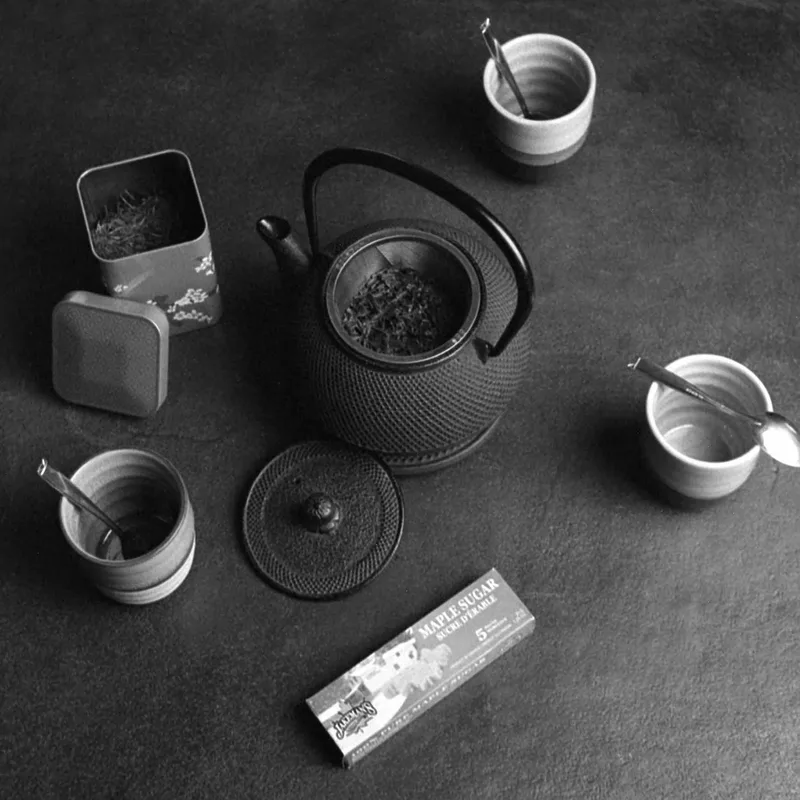 Tea Time shot on Lomography Berlin Kino 400 with a Rolleicord Vb, developed at Home / Self-Developed, by Cyril b.