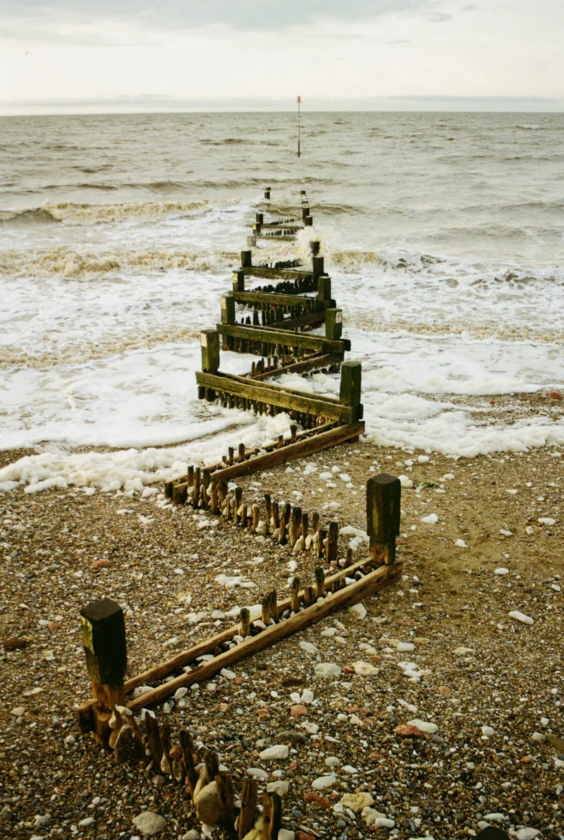 Groyne on gold shot on Kodak Gold 200 with a Canon EOS 300, developed at Take It Easy, by Guesty