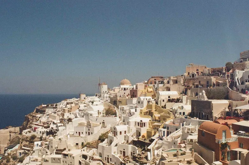 Grecia shot on Fujifilm Sensia 400 with a Pentax MX, by Gabriel