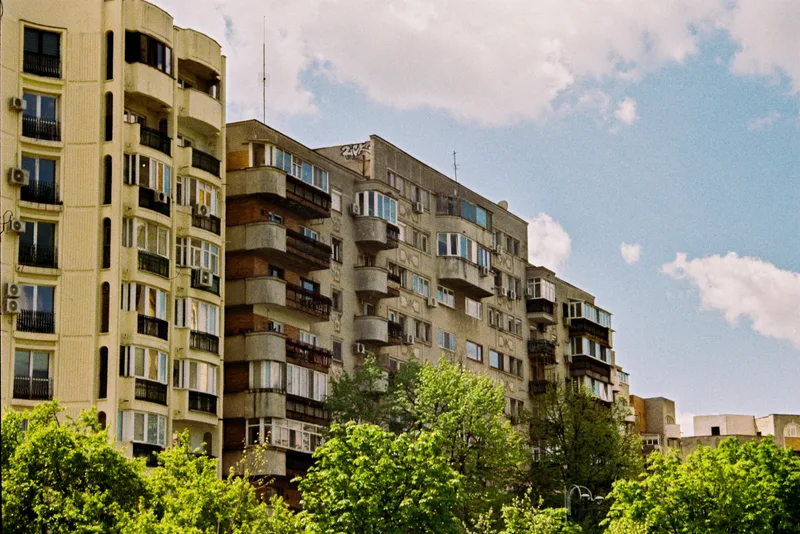 Blocks shot on Fujifilm FujiColor C200 with a Nikon F601, developed at A&M Imaging, by Rodut2020