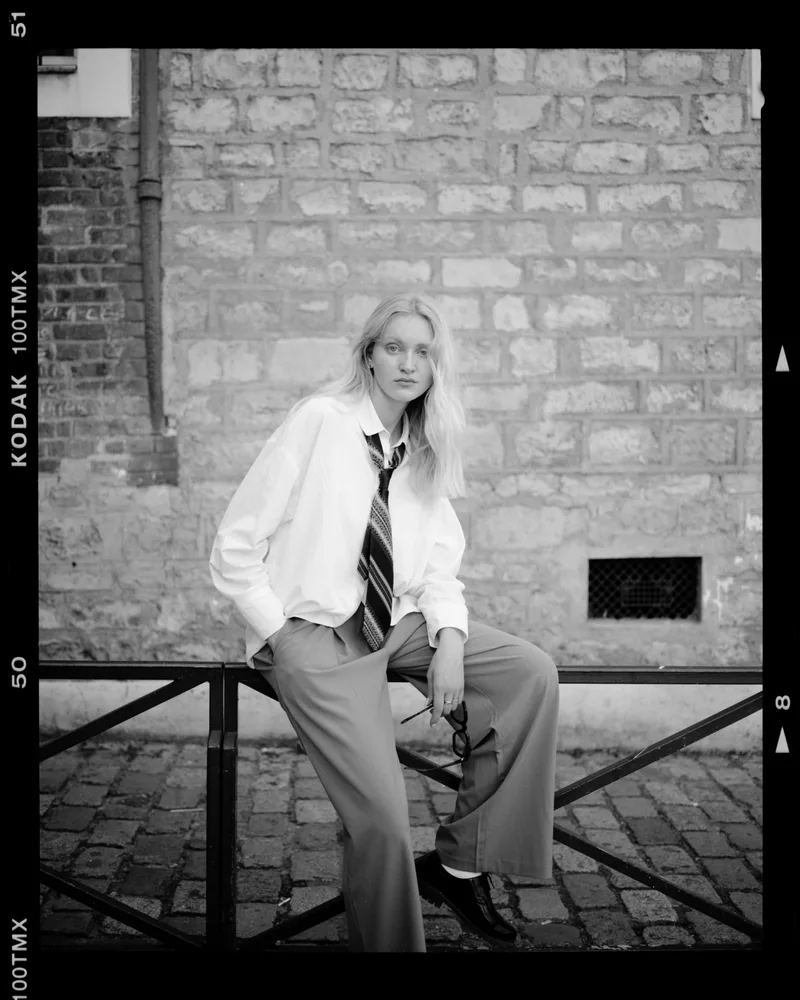 Nicoletta shot on Kodak T-Max 100 with a Mamiya 7II, developed at viertel vor 8, by kayserlich